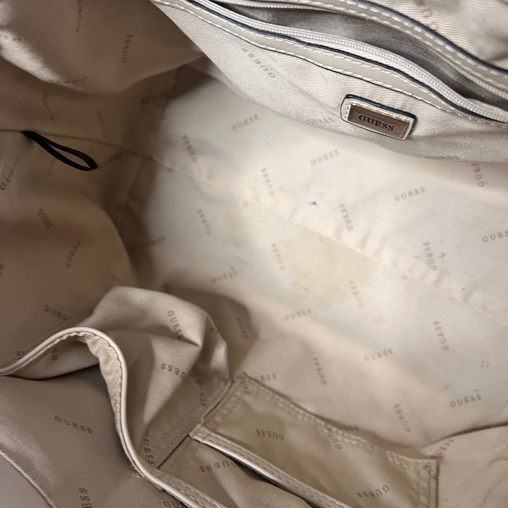 𝐄𝐒𝐓 𝟏𝟗𝟖𝟏 GUESS 𝐐𝐔𝐈𝐋𝐓𝐄𝐃 𝐁𝐀𝐆 & 𝐏𝐎𝐔𝐂𝐇 𝐒𝐄𝐓 ✨ - Picture 8 of 10